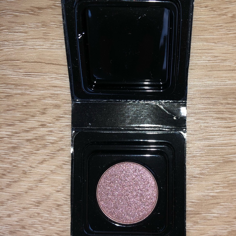 Make Up Forever eye shadow single